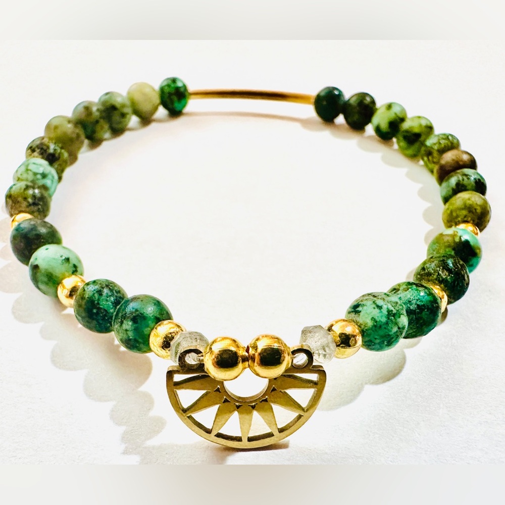 Handcrafted Minimalist African Turquoise, Labradorite & 14k Gold bracelet‼️